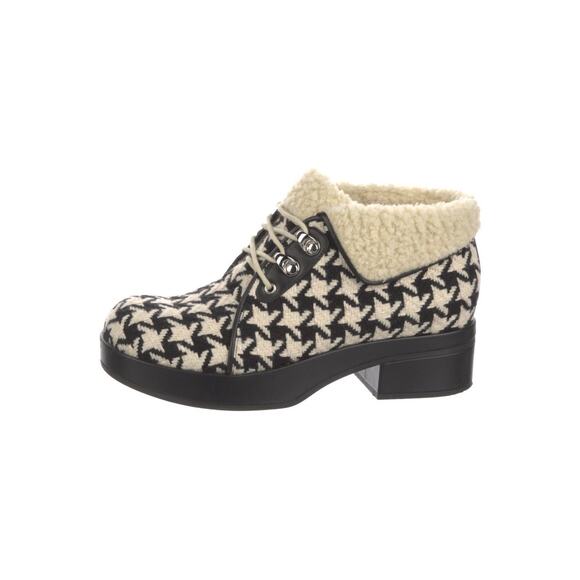 Gucci Shoes - ❤️Gucci Houndstooth Sherpa Boots❤️